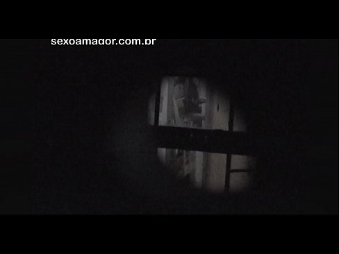 ❤️ Блонді таємно знімає на відео сусідський вуайерист, прихований за порожнистими цеглами ❤️❌ Красиве порно на порно uk.tradewin.top ❌